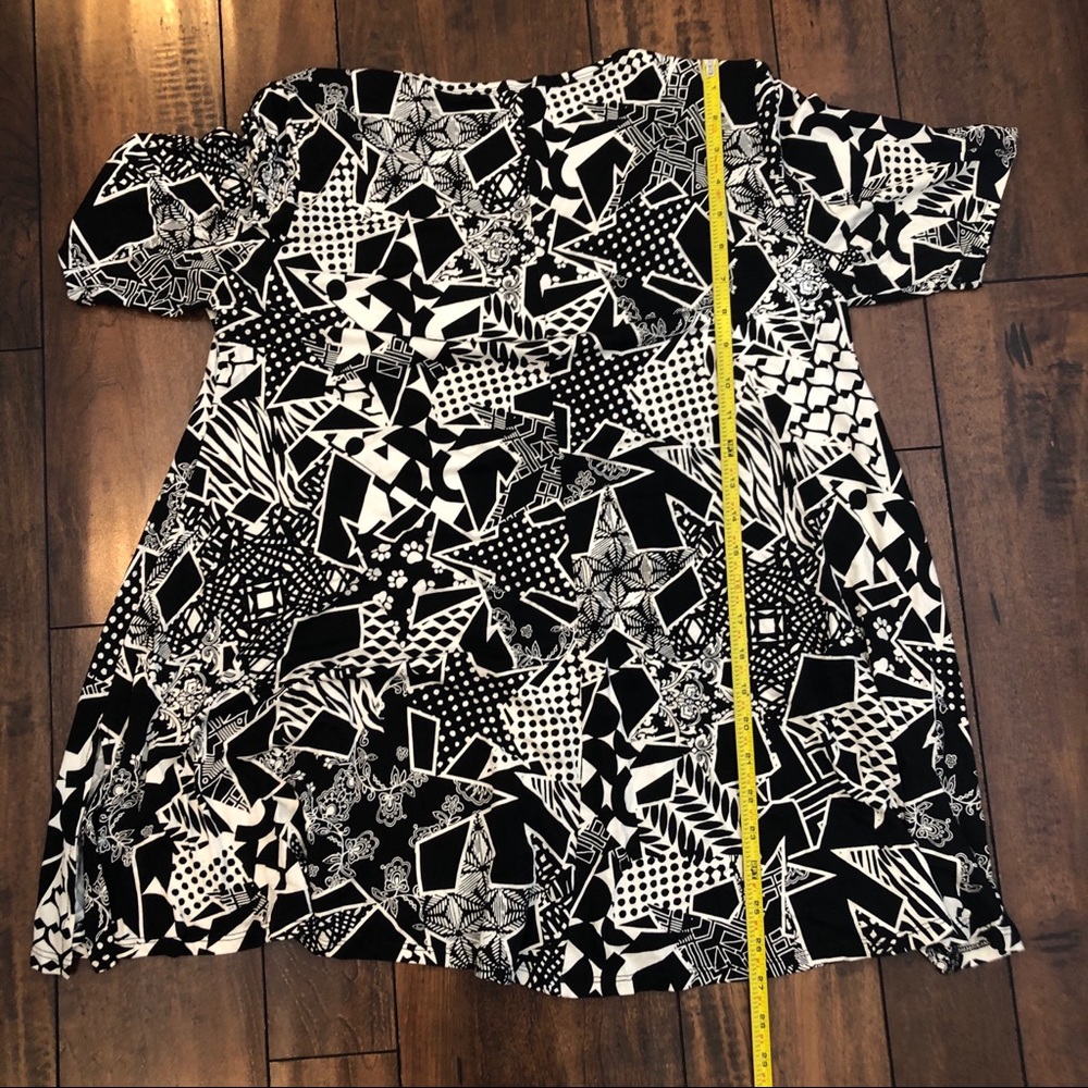 Lularoe Tunic Top S Geometric black/white design Oversize Simple Perfect… - Picture 7 of 7